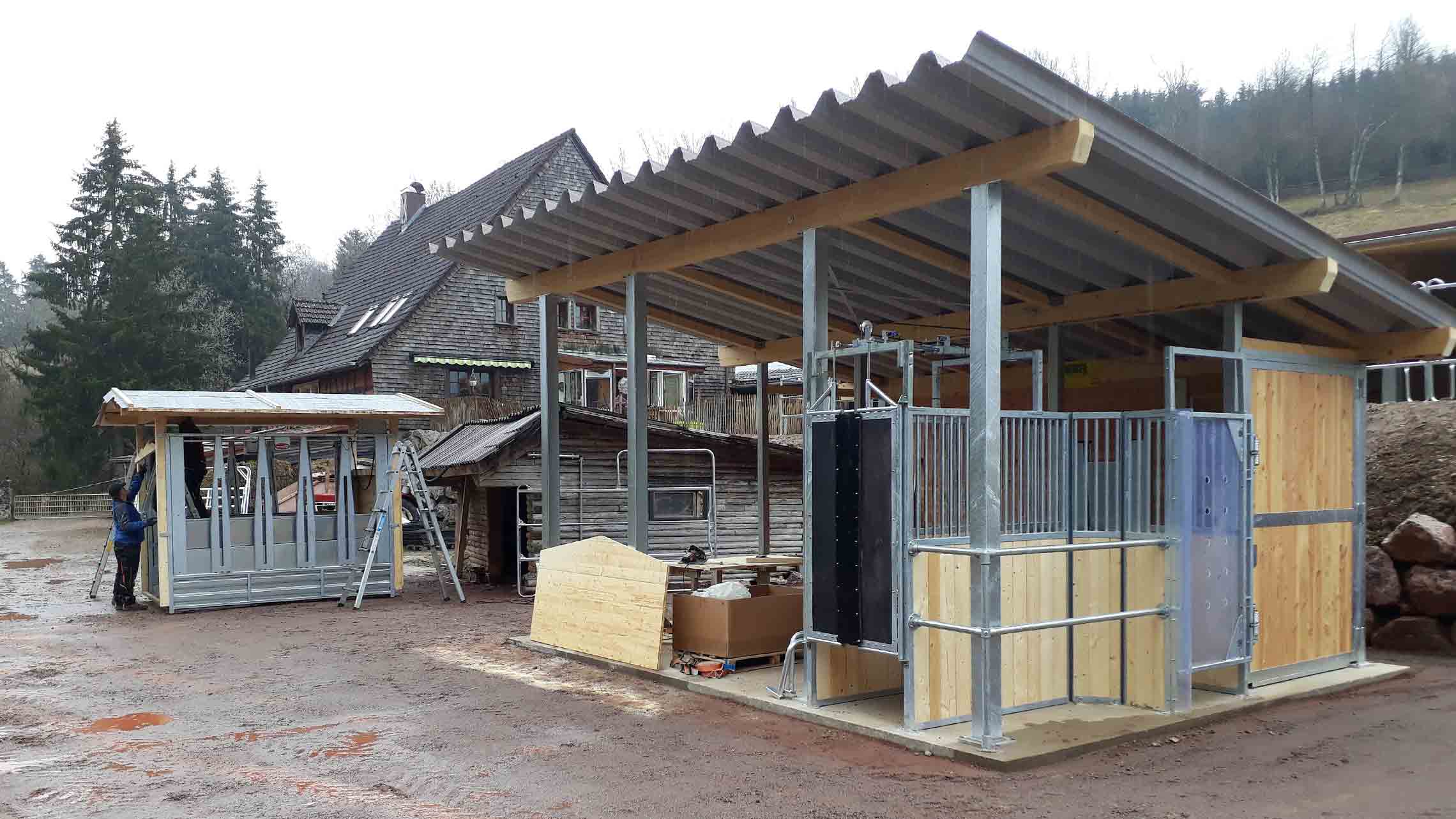 Pferdestall Aufbau Futterstation