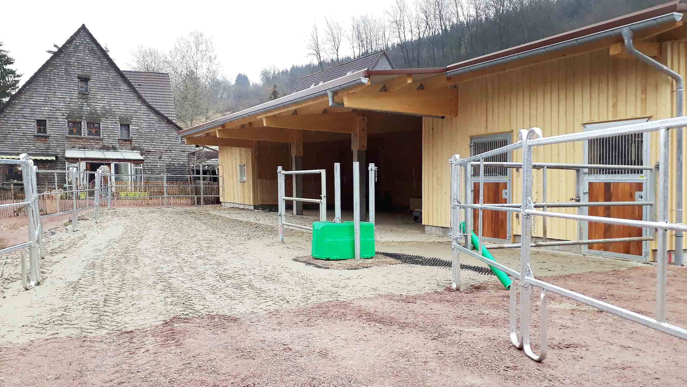 Pferdestall Aufbau Traenke